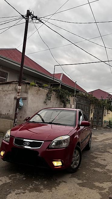 90 fa 373: Kia Rio: 1.4 l | 2010 il Sedan — 6