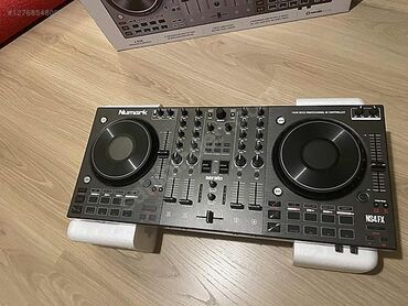 активный микшерный пульт: DJ‑контроллер Numark NS4FX Профессиональный 4‑дечный контроллер для