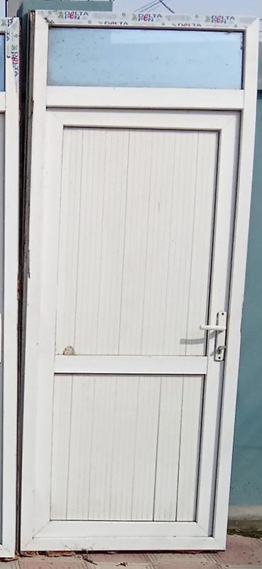Plastik (PVC) giriş qapısı – üst transom şüşəsi ilə - Material: ağ