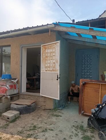 ипотечные дома в бишкеке: Времянка, 32 м², 3 комнаты, Риэлтор, Старый ремонт