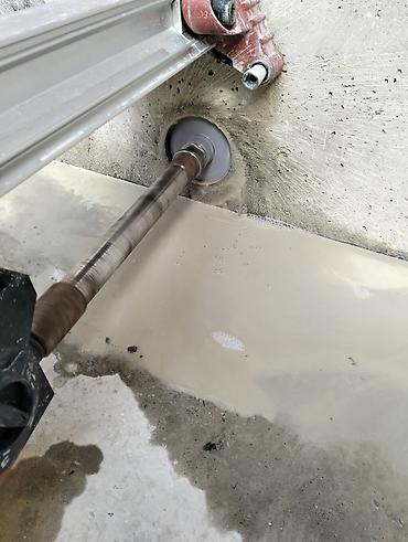 cirkab sularin temizlenmesi: Karot isleri işleri karotcu yer desen deşik açan beton deşən beton — 2
