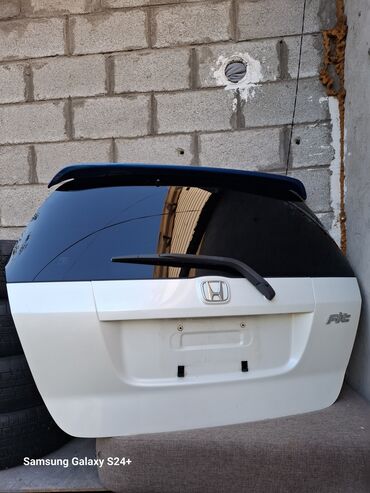 фит порог: Крышка багажника Honda 2005 г., Б/у, цвет - Белый,Оригинал