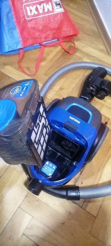 Kese za usisivače: Usisivač PHILIPS bez kese odličan. Vuče lepo. Kompletan
 Mirjevo — 10