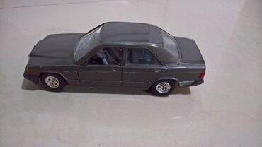 Figurice i makete: Burago Mercedes 190 e 1 prema 25Wely Taxy — 9