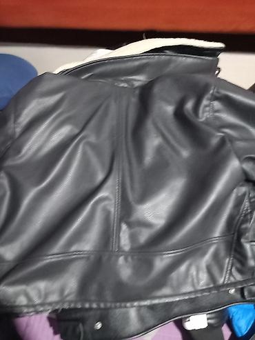 Zimske jakne: Ženska biker jakna sa postavom od veštačkog krzna (shearling stil) - — 6