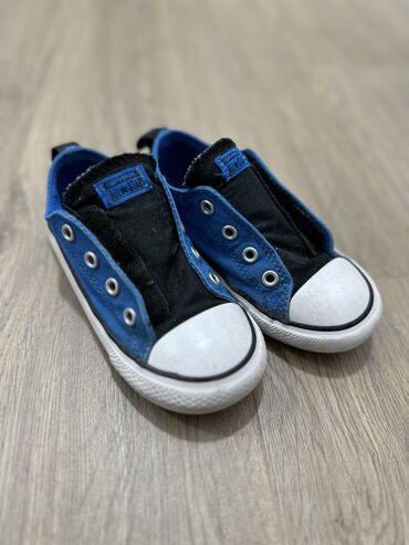 кеды для девочек: Детские кеды Converse, новые, размер примерно 25

800 сом