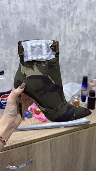 Kürklər: Her biri yeni ve ya 1 defe geyinilmis suba modeli 1:1 copy yeni,sonra — 2