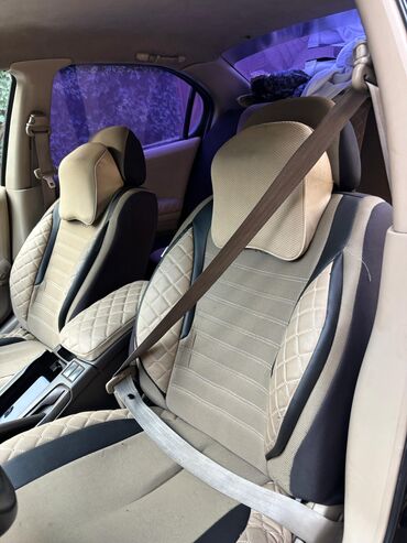 Nissan: Nissan Maxima sedan - Kuzov: qara rəng, 4 qapı - Nömrə seriyası: AZ — 6