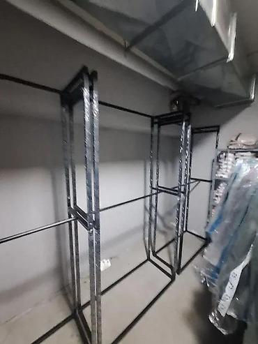 bež sofa: ŠTENDERI ZA MAGACIN BUTIKA I ENTERIJER BUTIKA | Izrada nameštaja po — 10