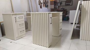 kanputer masasi: Ağ rəngdə funksional iş masası - Material: laminat/MDF tipli panel — 3
