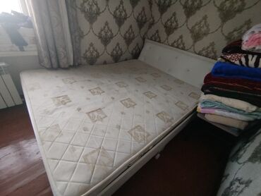 икеа кровать: Эки кишилик керебет, Колдонулган, Матрасы бар, узуну - 200 см