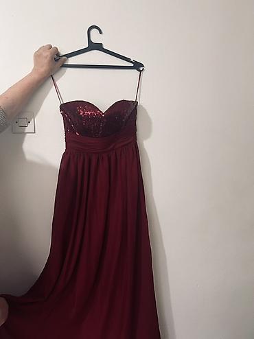 Haljine: Duga svečana haljina – 2 modela 1) Bordo haljina: - Gornji deo — 1