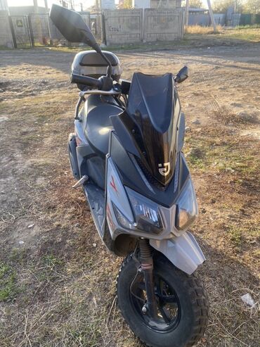 двухместный мопед: Тип скутера 150 куб. см, Бензин, Б/у