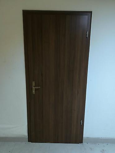 Meti Taxda qapı 60 azn taxdadi laminat boş qapı deyil 30 eded var