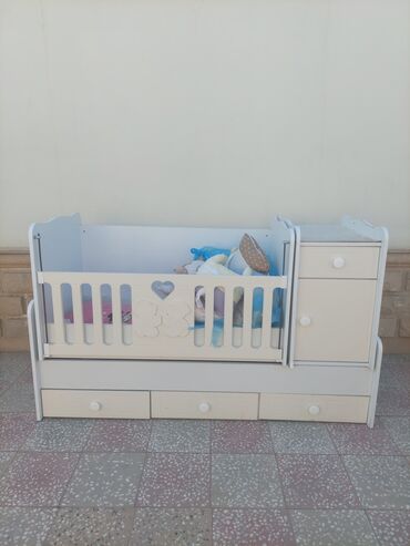 uşaqlar üçün isveç divarları: Oğlan və qız üçün, İşlənmiş, Dördbucaq, Beşik, Matras ilə