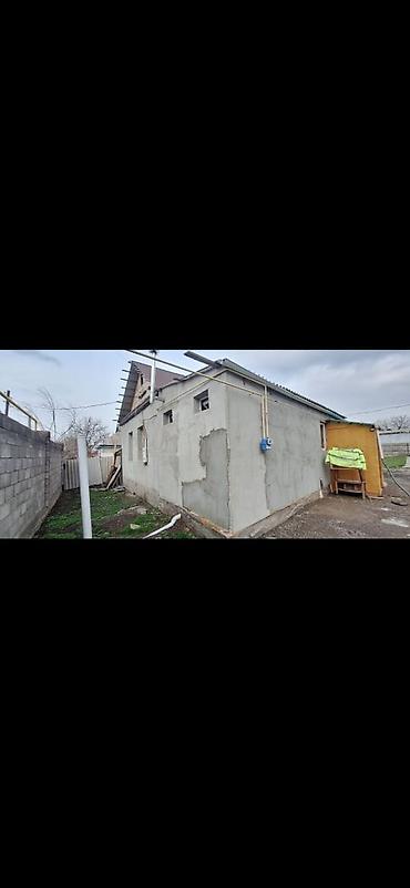 Продаётся одноэтажный дом с коммуникациями. - Материал стен: блок