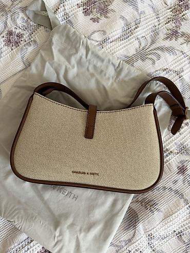 charles keith az: Charles & Keith çiyin çantası - Model: baguette siluetli — 5