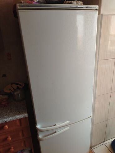 Qonaq otağı dəstləri: Klassik üslubda otaq mebelləri dəsti Dəst tərkibi: - Geniş divar — 15