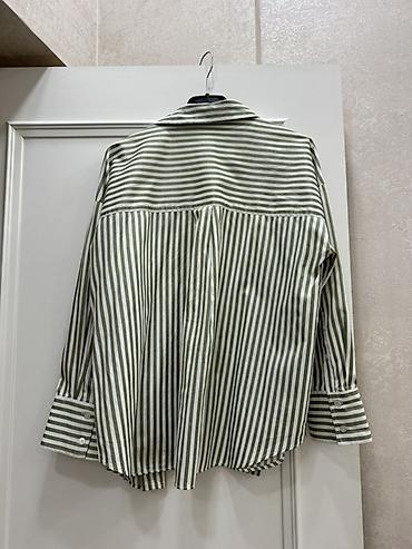 Женская одежда: Zara qadın köynəyi – zolaqlı, oversize kəsim. - Brend: ZARA (etiketdə — 5