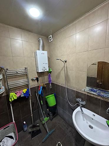 Daşınmaz əmlak: Bakı, 2-ci mikrorayon, 3 otaqlı, Köhnə tikili, m. Memar Əcəmi, 65 kv. m — 3