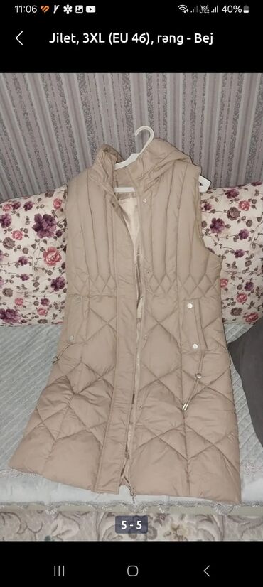 yun jaketlər: Bej rəngli qadın jileti – 3XL (EU 46) - Model: uzun, yastılanmış