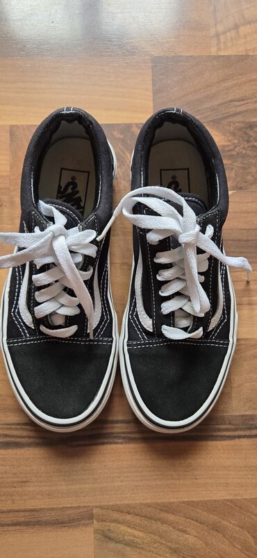 серые мужские ботинки: Vans Old Skool stilində idman ayaqqabısı - Rəng: qara/ağ - Material