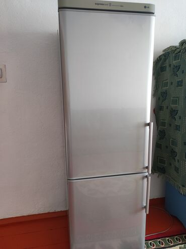 В городе Каракол продается холодильник LG. В рабочем состоянии