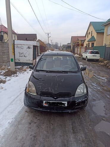 Toyota: Toyota Yaris: 2001 г., 1.3 л, Механика, Бензин