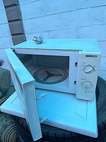 Продается микроволновка бу Отлично работает Фирма Beko Отдам за