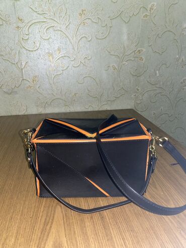 поясные сумки бишкек: Продается женская сумка(трансформер) Италия Цена: 700KGS(сом)