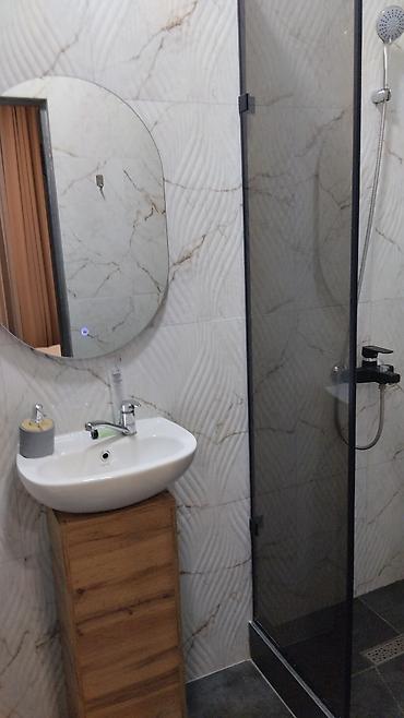 nomad hostel: Уютный номер в мини-отеле - Просторная двуспальная кровать с — 3