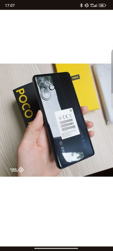 самые дешовые телефоны: Poco F5, Б/у, 256 ГБ, цвет - Черный