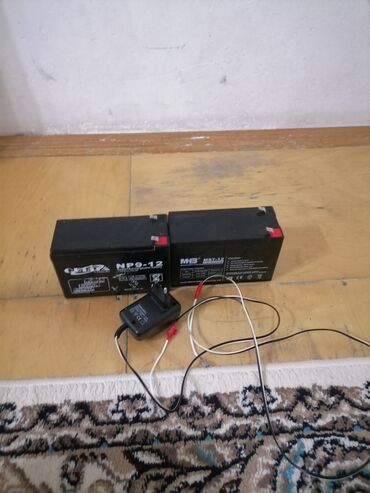 Akkumulyatorlar: Salam satılır ikisi biryerdə 25 manat yaxşı vəzyətdədir adapdır