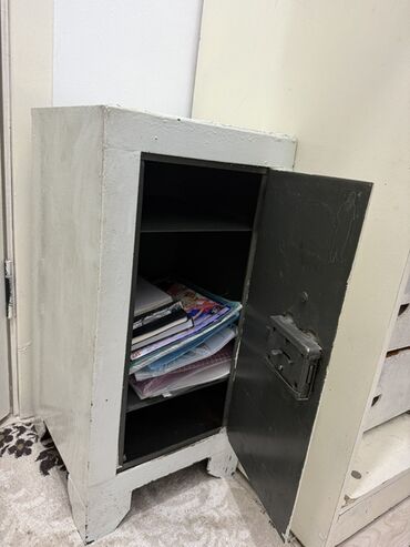 сейфы для документов: Металлический сейф/шкаф для документов. - Материал: сталь, окрашен