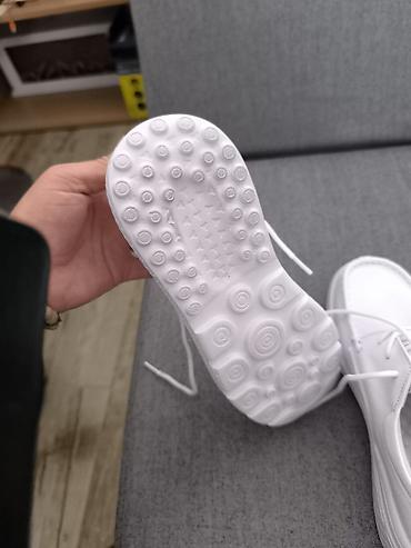 all star patike duboke: Bele ženske cipele sportskog-elegantnog stila, sa pertlanjem i punijim — 1