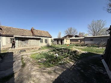 Продажа коттеджей и домов: Продается дом. г.Кара-Балта(в с.Вознесеновка). Дом состоит из — 6