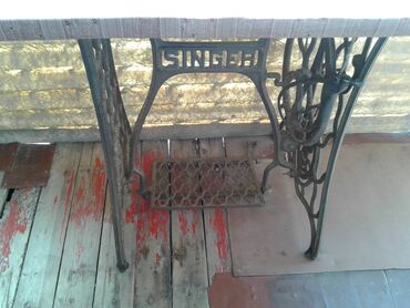 стул на колесиках: Чугунная станина от швейной машинки zinger 1911года.На колесиках.Можно
