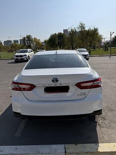 таблетка на 15: Toyota Camry: 2020 г., 2.5 л, Автомат, Гибрид, Седан — 3