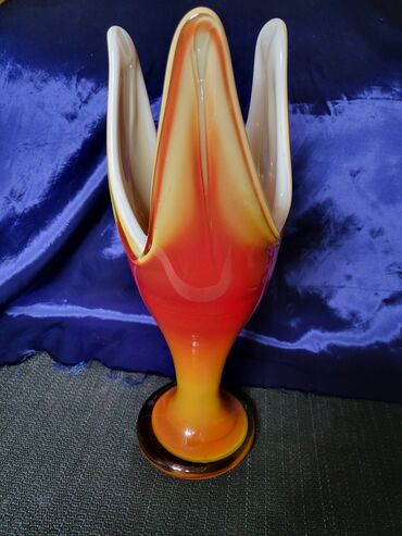 Stare vaze i dekor: Vaza rucni rad Dragan Drobnjak iz 70ih.god. Vaza duvano staklo,bez — 7