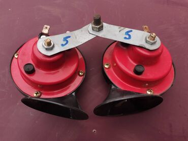 Auto delovi: Sirene za automobile par sa nosacem br.5. Polovno skinuto sa isecenog — 1