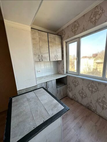 продаю квартира достук: 1 комната, 33 м², 105 серия, 2 этаж, Евроремонт