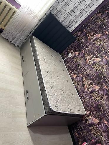 Двуспальные кровати: На заказ. Кровать в современном стиле с мягким изголовьем серого — 5