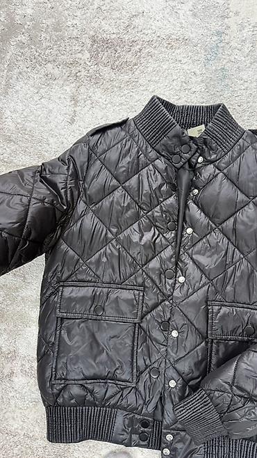 bas: Qara rəngli, diaqonal tikişli quilted qısa jaket. - Parıltılı suya — 3