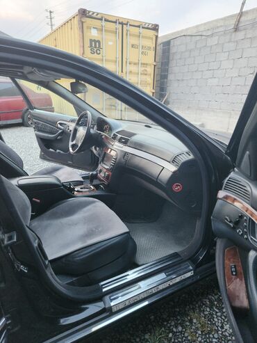 Панели, обшивки: Mercedes-Benz S‑Class (W220), черный седан бизнес-класса Основные