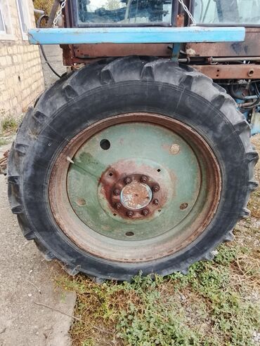 Traktorlar: Kənd təsərrüfatı üçün tək kabinalı təkərli traktor Xüsusiyyətlər: - — 21