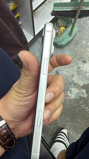 Apple iPhone: Смартфон Apple iPhone (серебристый/белый) Особенности и функции: - — 4