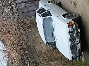 lalafo vaz 2107: Gaz 3102, ağ rəngli sedan. Xüsusiyyətlər: - Korpus: 4 qapılı sedan — 1