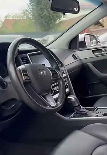 rental car: Сдаётся в аренду седан Hyundai Sonata серебристого цвета. Автомобиль — 5