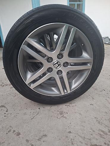 h: - Диски: 5-лучевые, оригинал Honda, разболтовка 5×114.3, центральные — 3