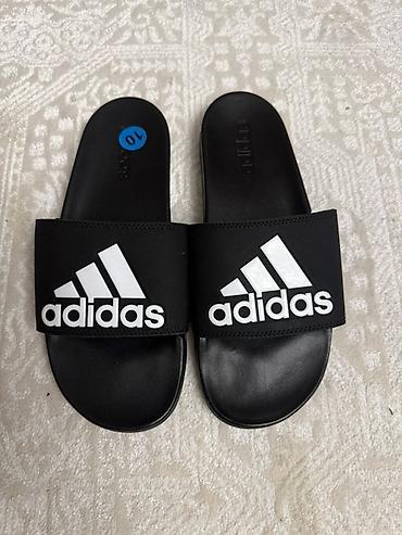 ağ sandallar: Adidas Adilette Comfort slayd sandal - Rəng: qara, iri ağ “adidas” — 1